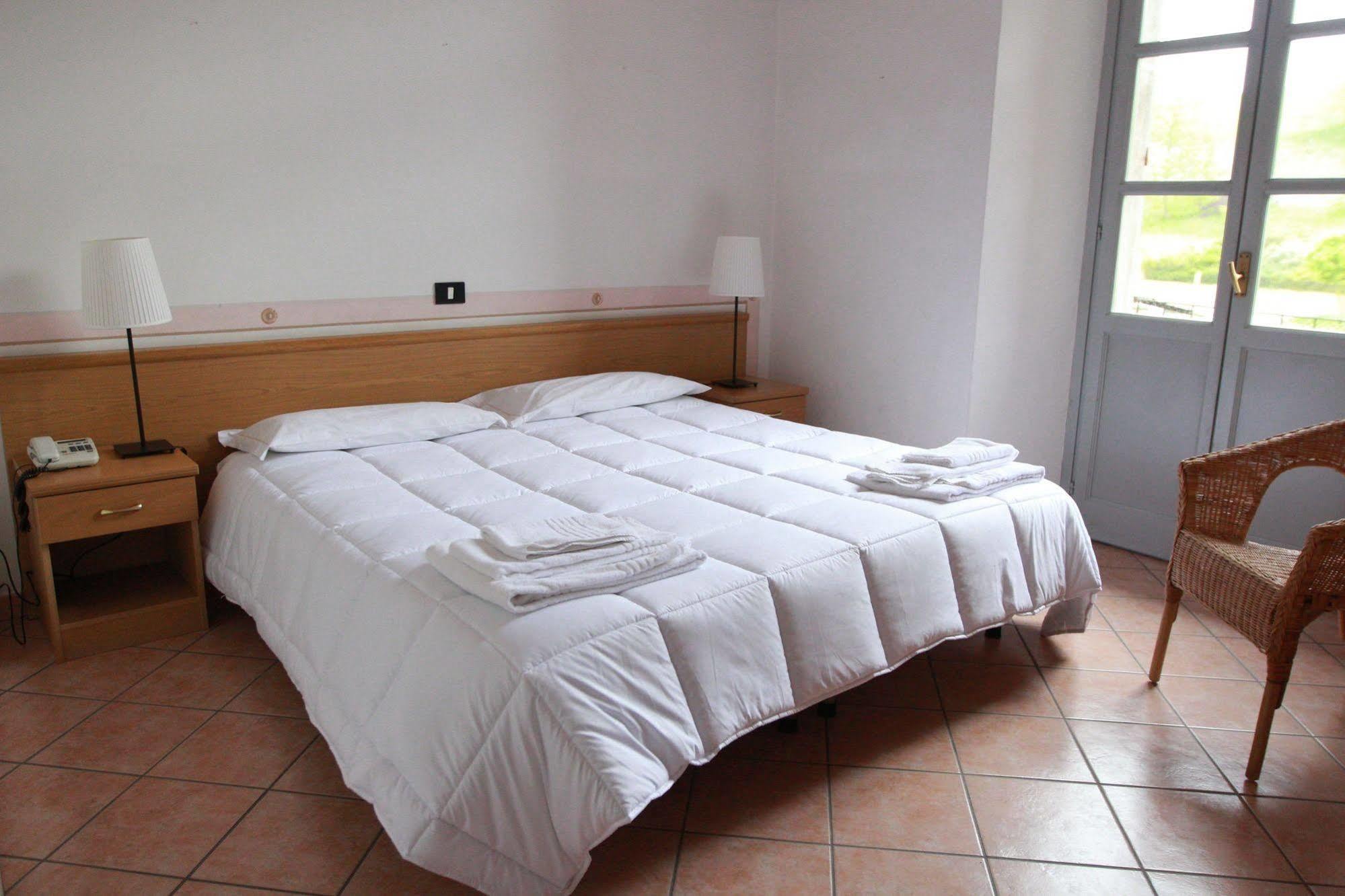 Hotel Portici Vicoforte Экстерьер фото