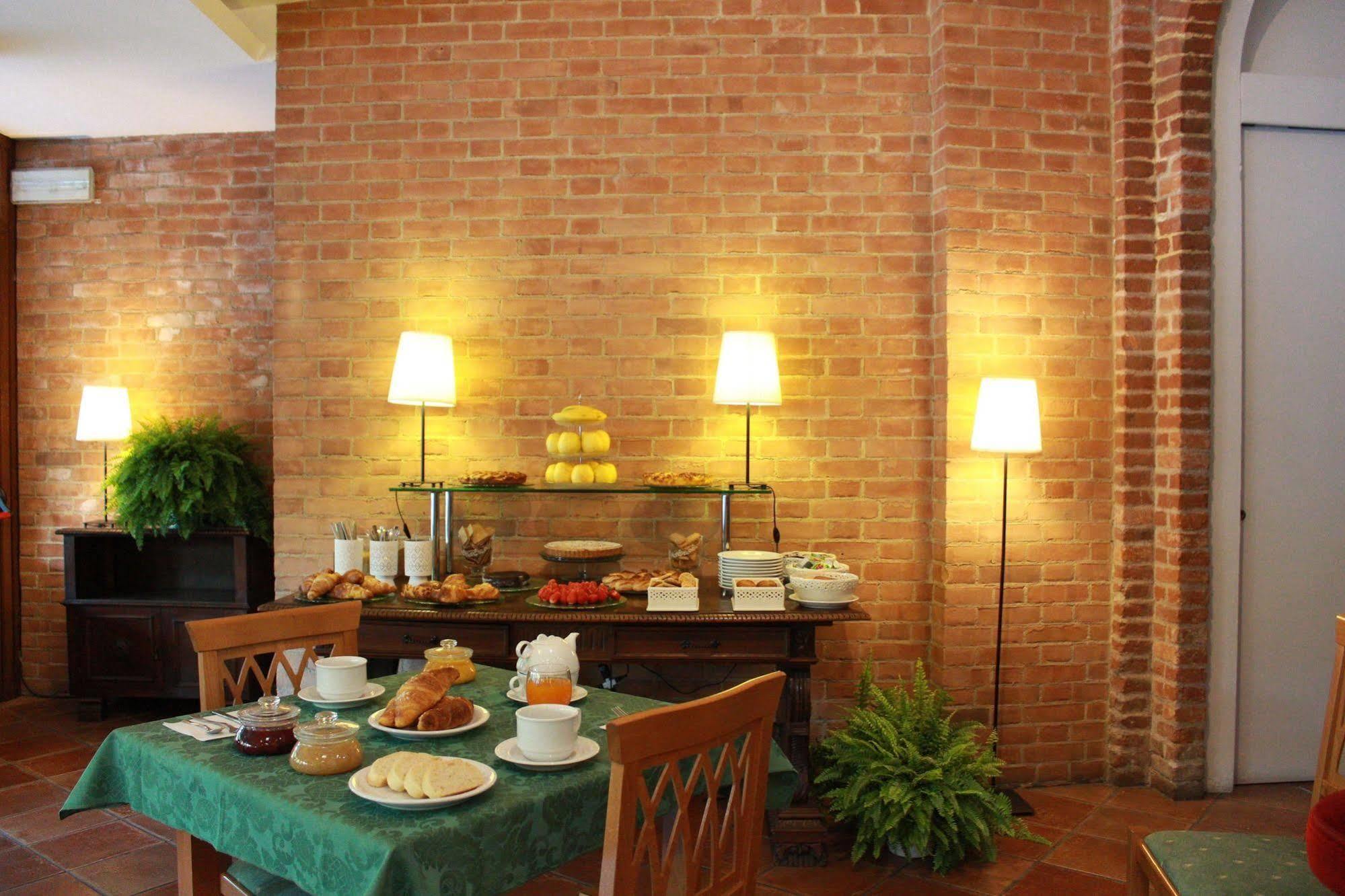 Hotel Portici Vicoforte Экстерьер фото